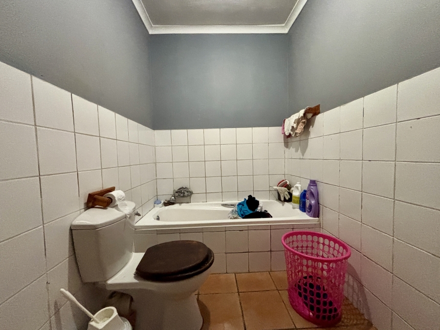 2 Bedroom Property for Sale in Oakglen Western Cape